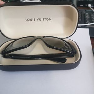 Loui vuitton sunglasses authentic